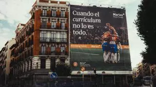 Una gran lona a Madrid per advertir que arriba el Girona