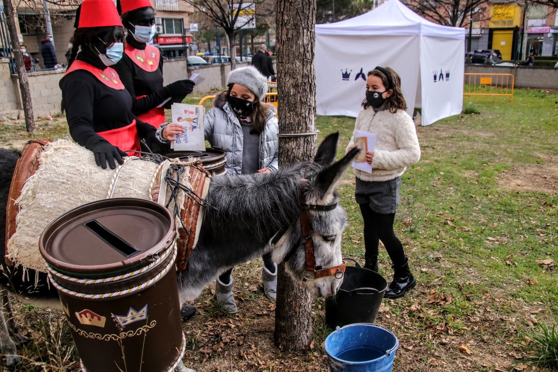 Los pajes recogen en Alcoy las cartas para los Reyes Magos