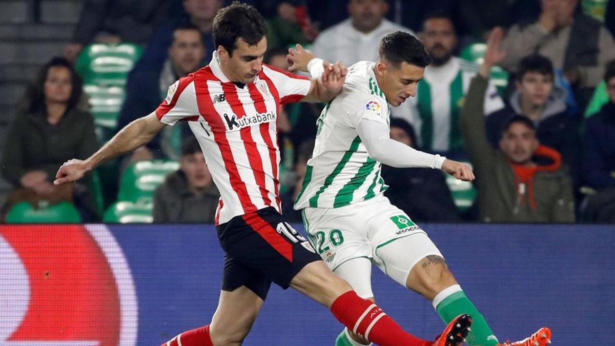 Lekue junto a Tello en un Betis-Athletic