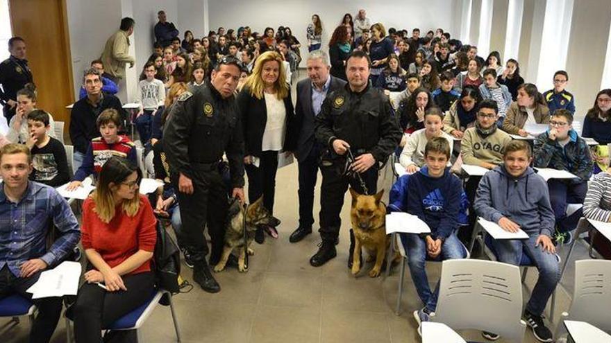 La Unidad Canina de Vila-real triunfa entre los estudiantes