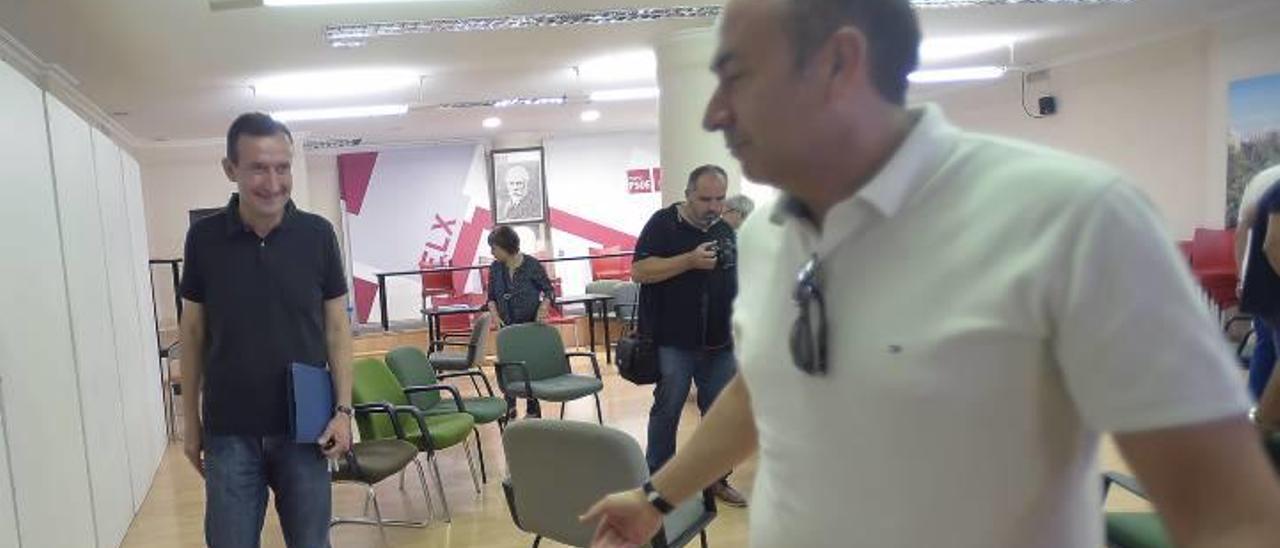 Carlos González, secretario general del partido, y Alejandro Soler, en un reciente acto en la sede de General Cosidó.