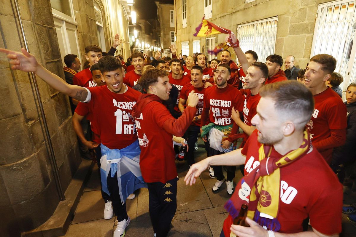 Benjamín Garay (izquierda) durante una celebración del club en O Teucro.
