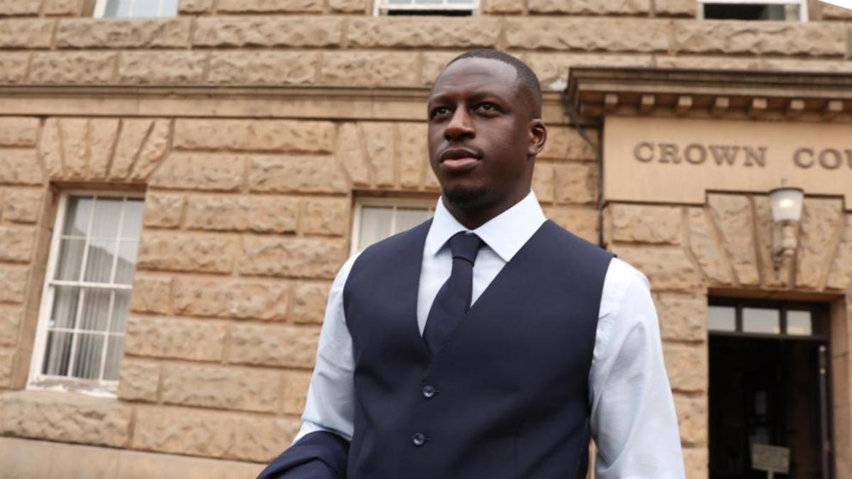 Benjamin Mendy sale del juzgado de Chester.