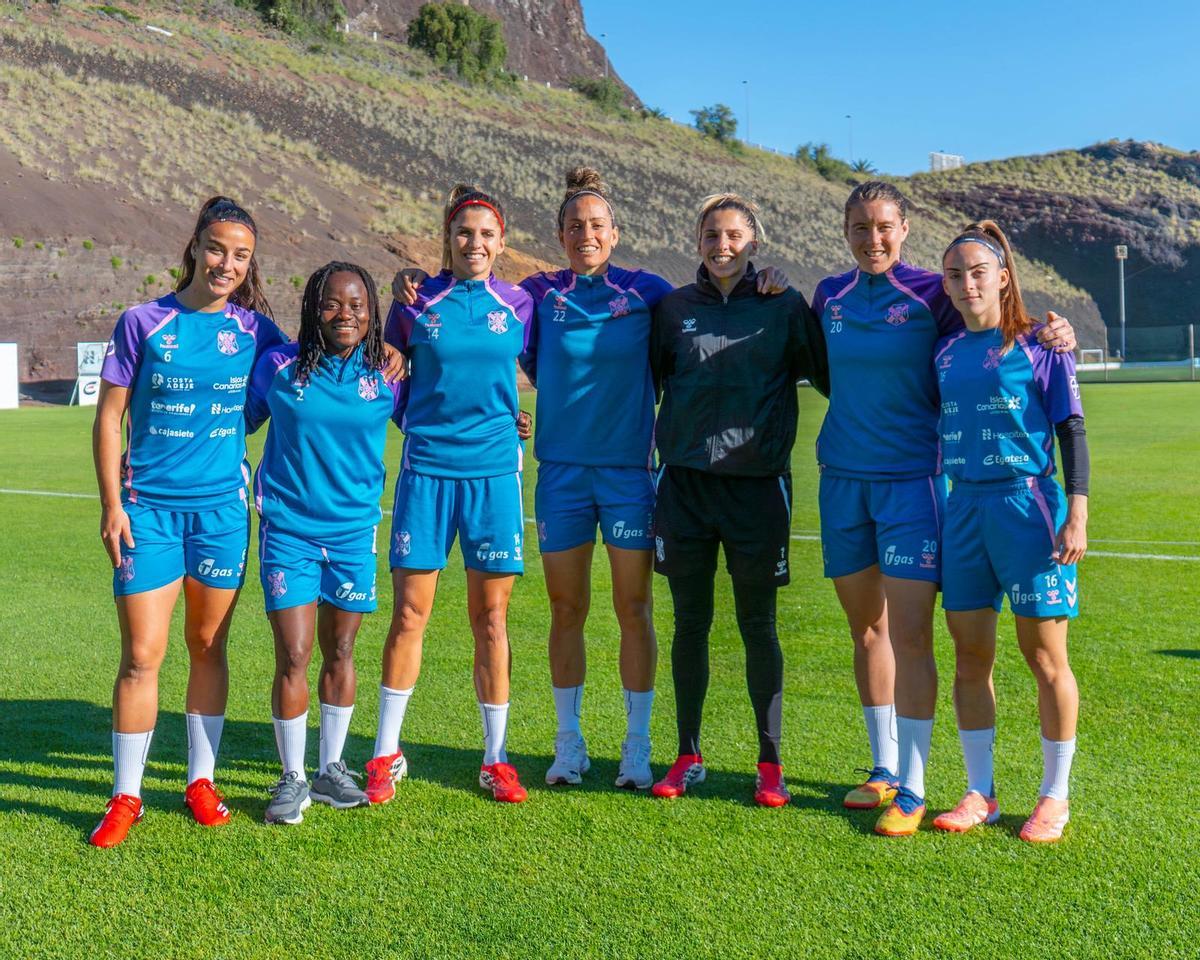 Paola, Koko, Natalia, Gavira, Noelia, Estella y Clau.