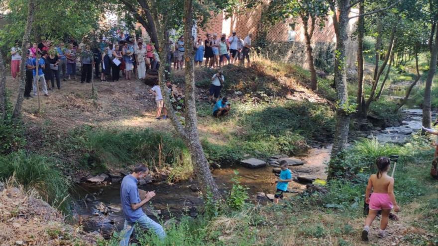El río Frío en el término de Riofrío de Aliste, con varias decenas de vecinos en el entorno. | Ch. S.
