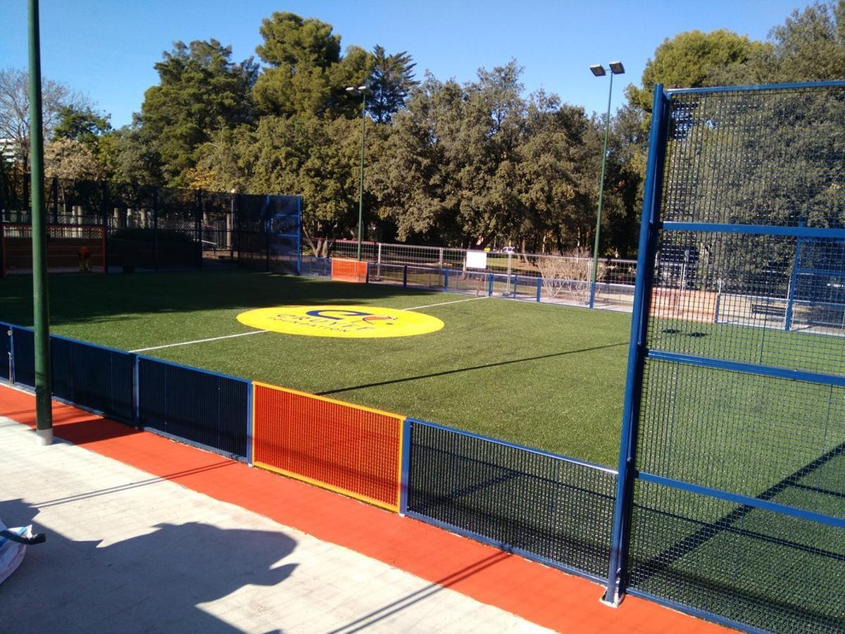 Esplugues estrena el camp de futbol Cruyff Court. 