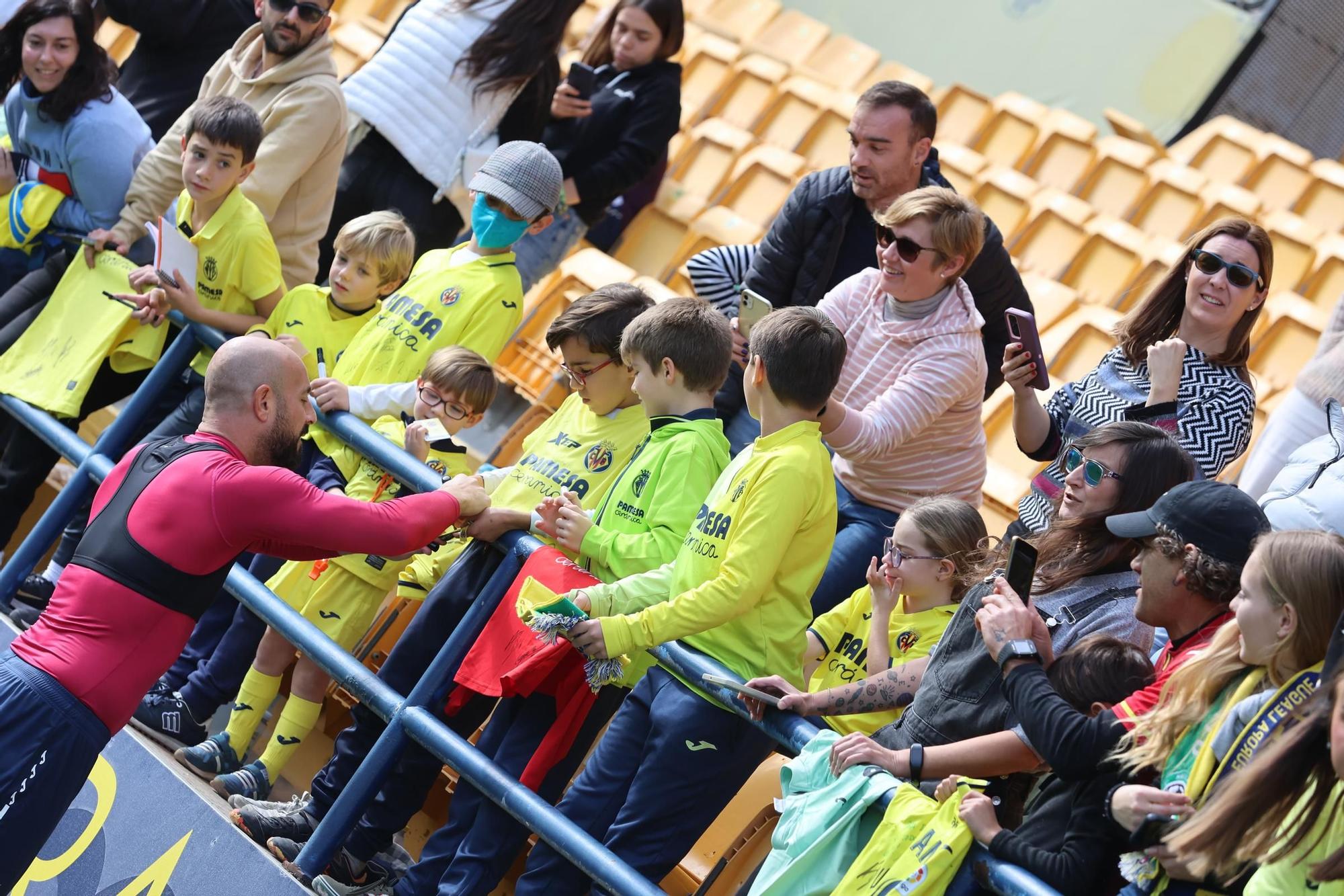 Así ha sido el entrenamiento navideño del Villarreal a puerta abiertas