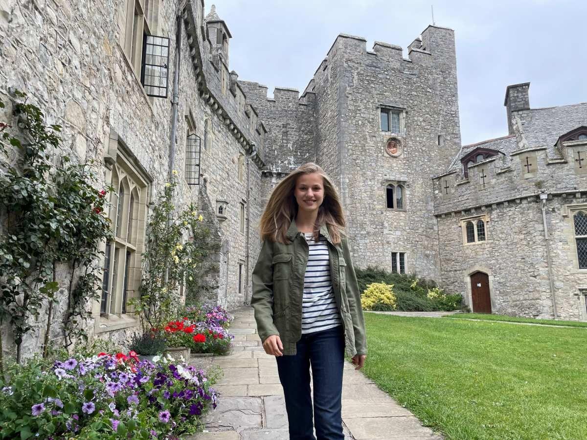 La sonrisa de la princesa Leonor en su llegada a Gales