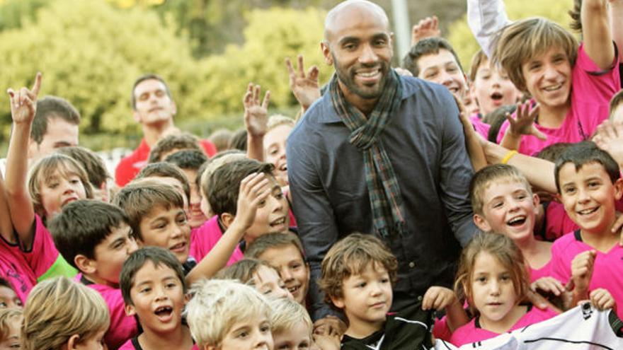 Kanoute es el organizador del partido &#039;Champions for Africa&quot;.