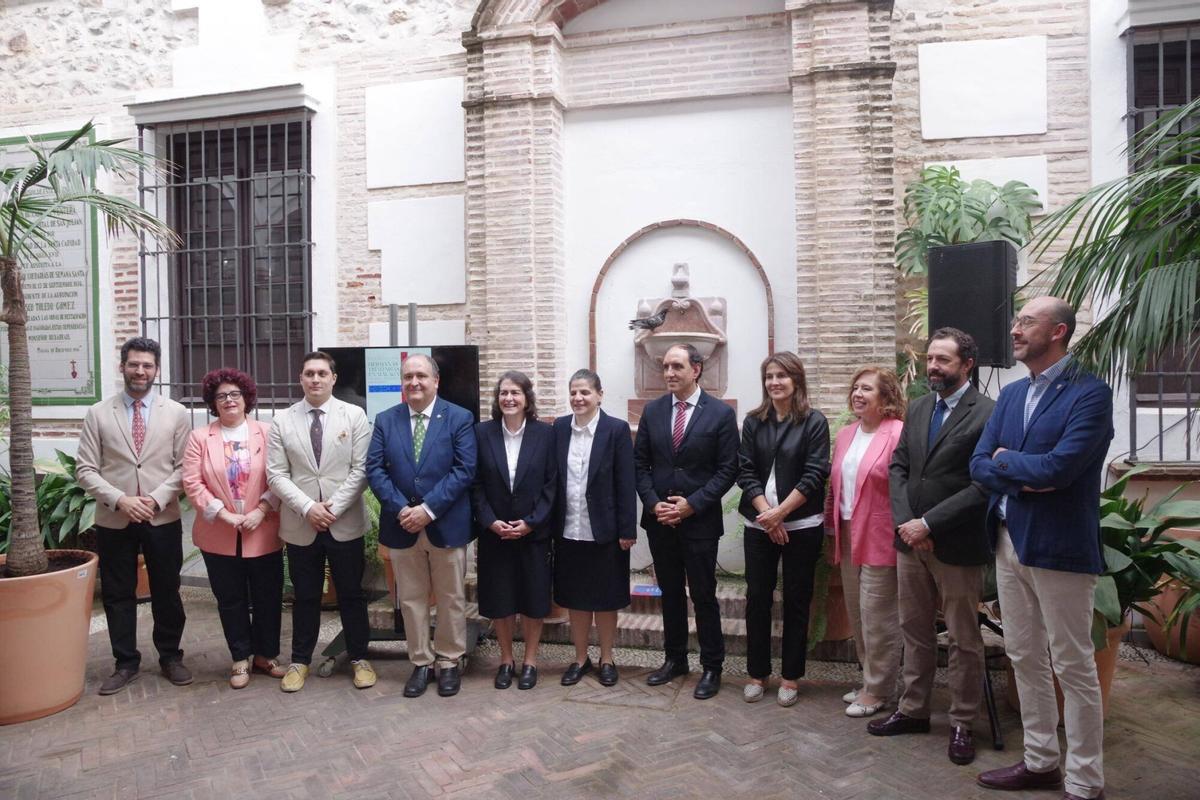 La Agrupación de Cofradías muestra el legado de los bordados de las Hermanas Trinitarias en Málaga