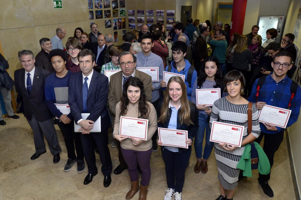 Estudiantes con talento en Ciencias reciben las becas Pablo Artal