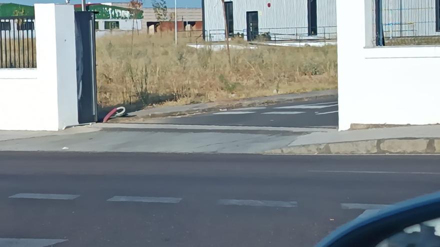 Robo mayúsculo en una nave municipal de Badajoz: los ladrones fuerzan los accesos y se llevan herramientas y un furgón