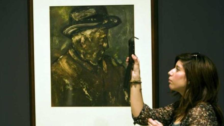 &quot;Abuelo Enrique&quot;, una de las obras de Pérez Pizarro que se exhibe en la Lonja de Alicante.