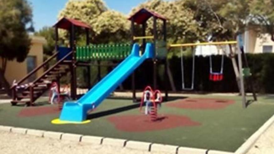 Sollana repara un parque infantil