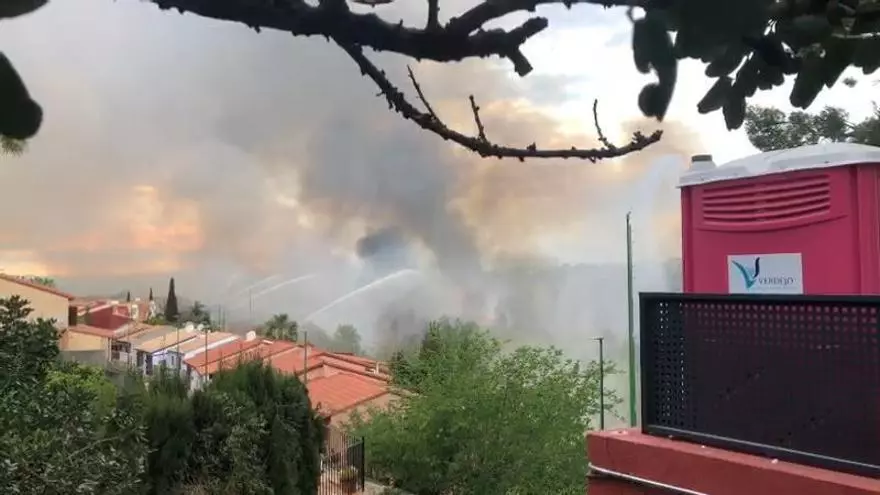 Los cañones de Guardian sofocando las llamas del incendio de Riba-roja de Túria de 2024