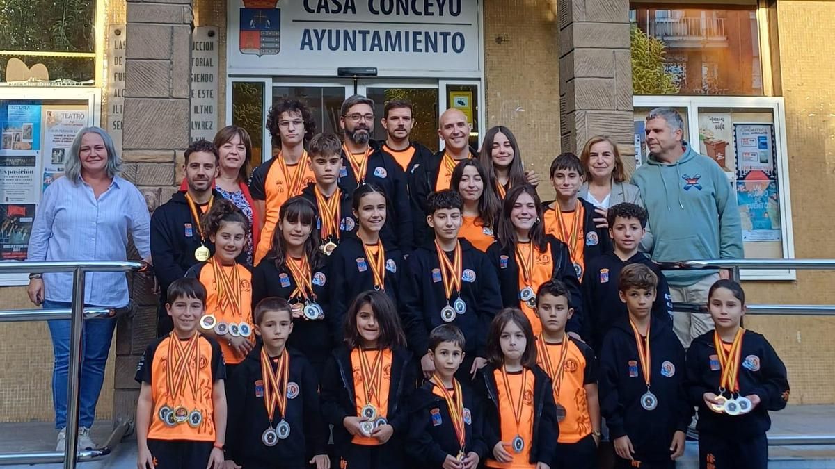 Los medallistas, en el Ayuntamiento de Llanera