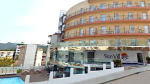 Fachada del hotel Sun Village de Lloret de Mar.