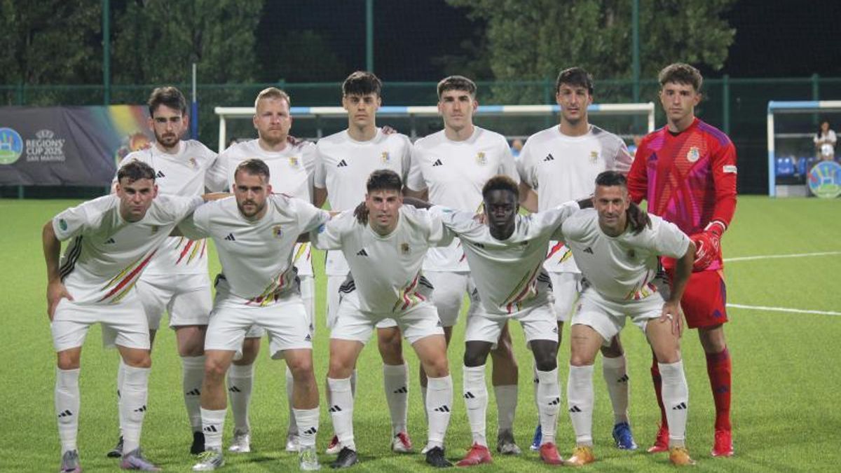 El once inicial de Aragón posa antes del duelo frente a San Marino