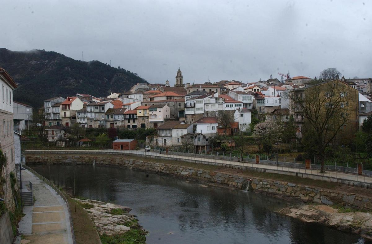 VISTA DEL RIO AVIA A SU PASO POR EL CONCELLO DE RIBADAVIA.