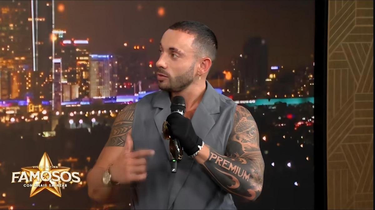 Durante su presencia en el canal de televisión de Los Ángeles.