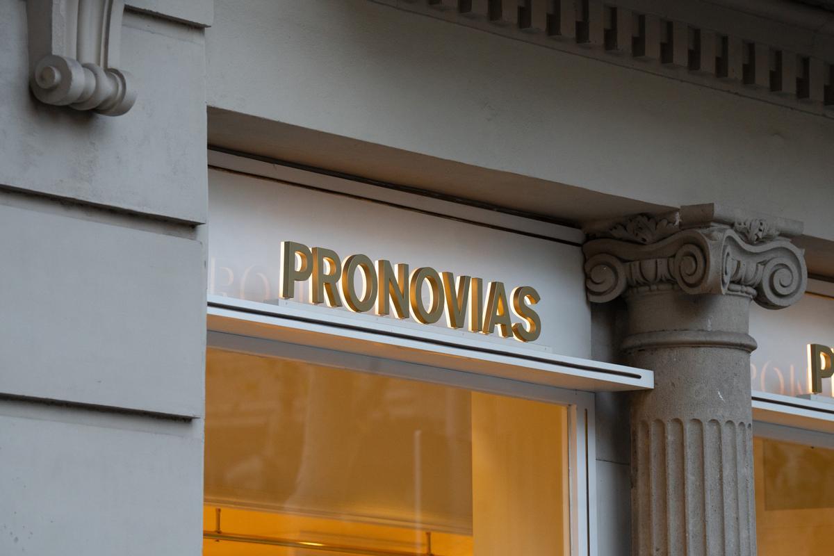 Archivo - Fachada de la tienda de Pronovias, a 23 de enero de 2024, en Barcelona, Catalunya (España)