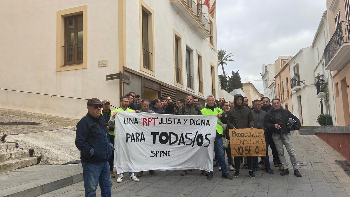 Manifestantes esta mañana en Can Botino