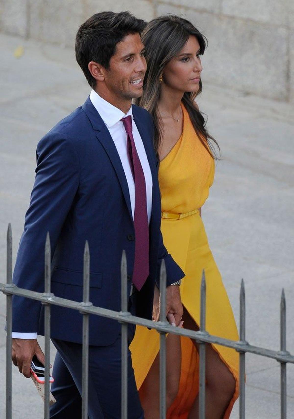 Fernando Verdasco y Ana Boyer llegando a la boda de Feliciano López y Alba Carrillo