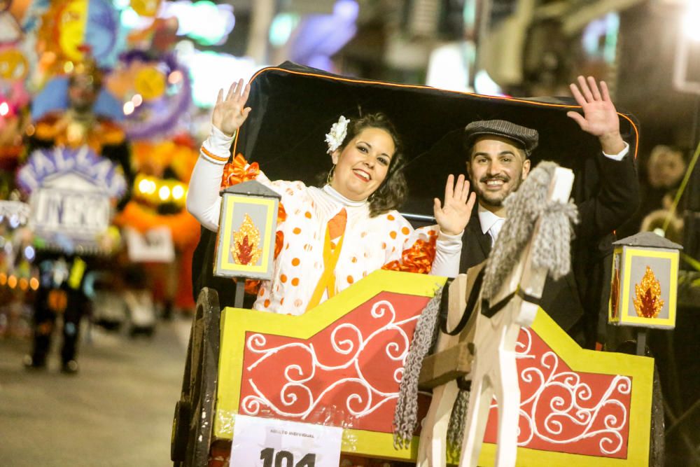 El Carnaval llena Benidorm de disfraces