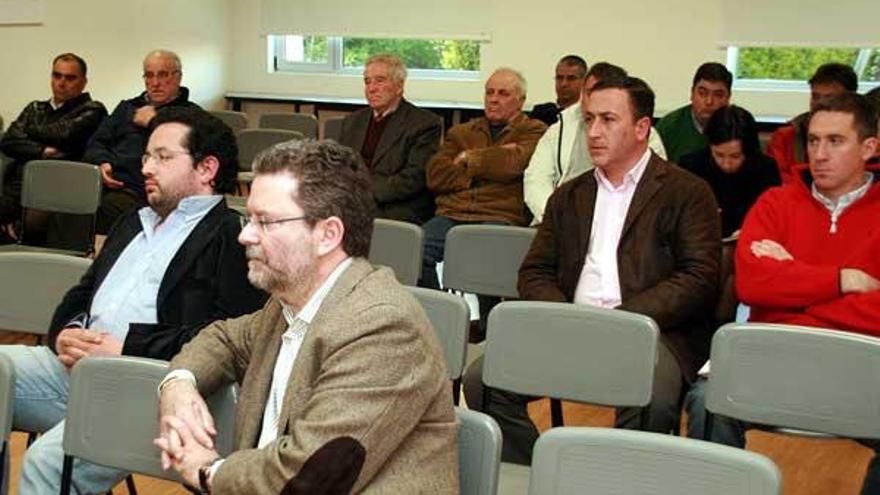 Reunión de empresarios de la zona, anoche en la sede de la patronal dezana.