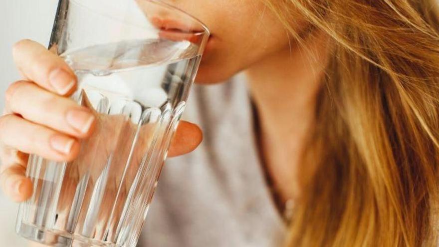 ¿Eres de los que no bebe agua? Descubre cuál es la cantidad diaria de agua que necesita tu cuerpo