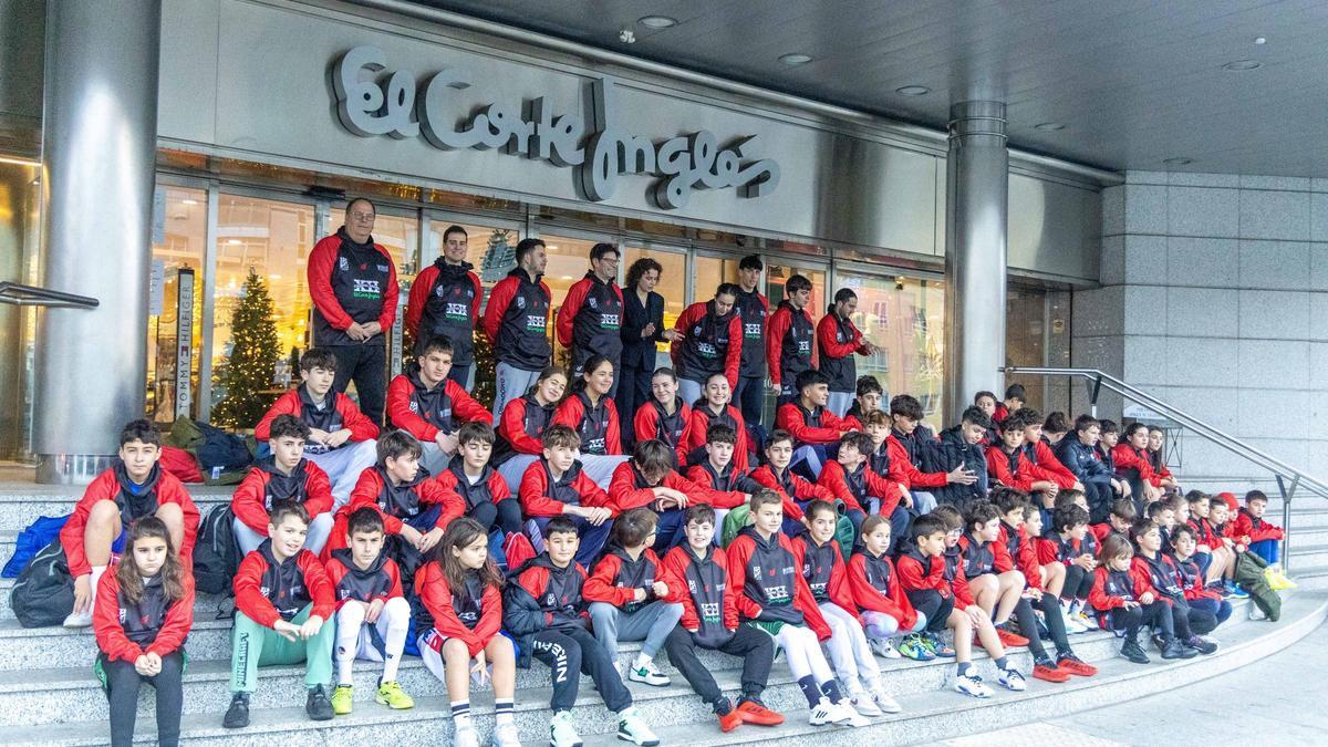 Foto de familia de todos los participantes y los instructores del Campus de Nadal.