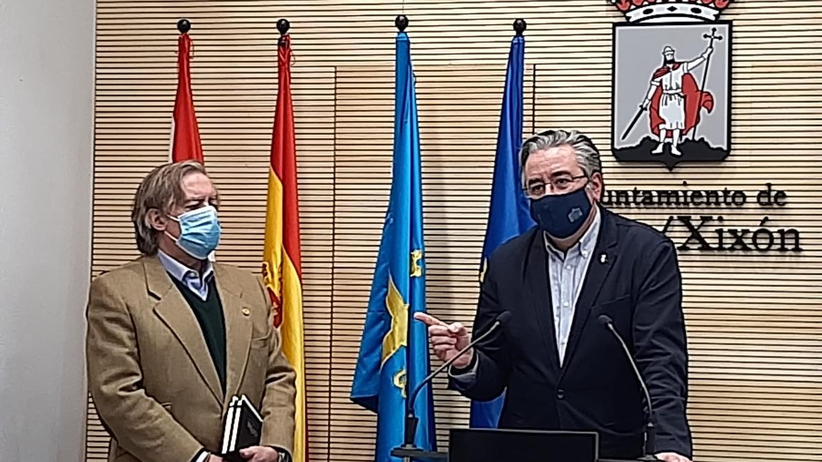 Alberto López-Asenjo y Pablo González, ayer, en la sala de prensa del Ayuntamiento.