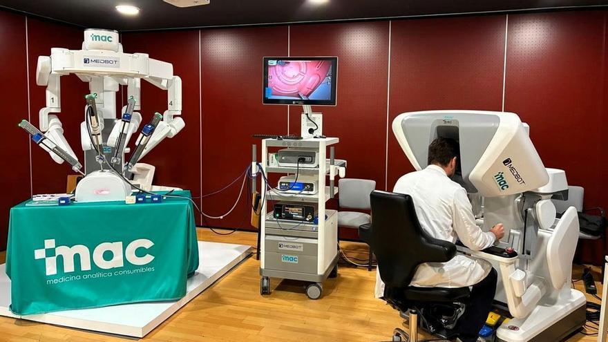 El Vinalopó de Elche evalúa un robot endoscópico para avanzar en telecirugía