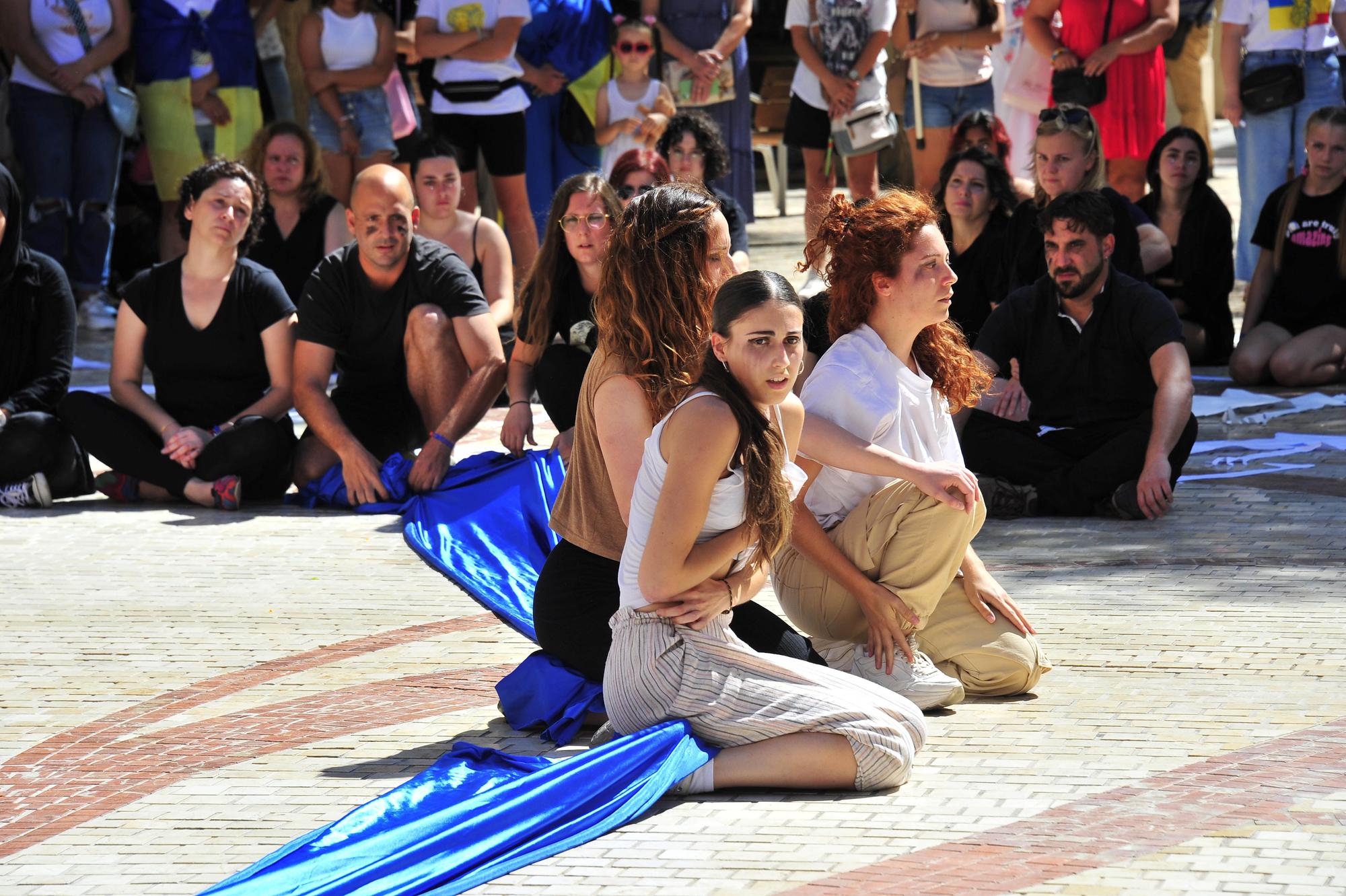 Performance de Elche Acoge por el día del refugiado