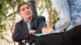 Luis García Montero (escritor): «Cambiar la historia es buscarle un sentido nuevo a las palabras»