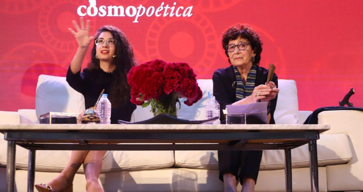 Las autoras Rosa Berbel y Olvido García Valdés, ayer en la sala Orive. | FRANCISCO GONZÁLEZ