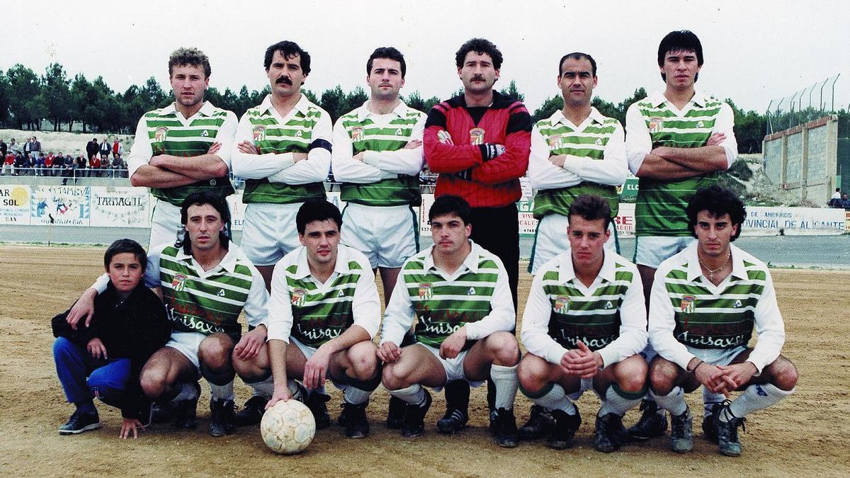 El equipo de fútbol de Sax del año 1987.