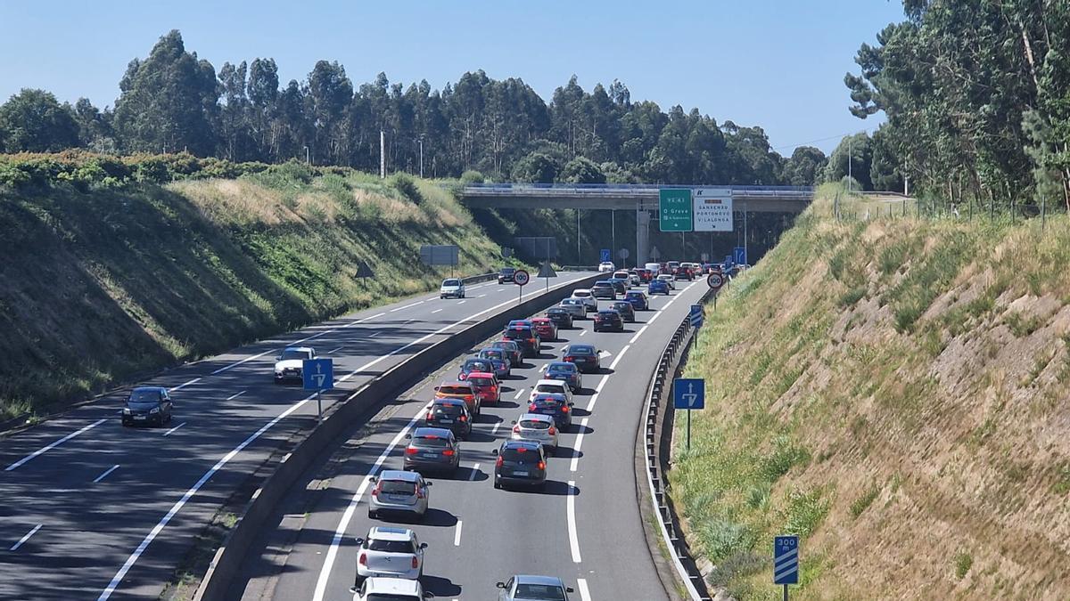 Retenciones en la Autovía do Salnés, en la salida hacia Sanxenxo.