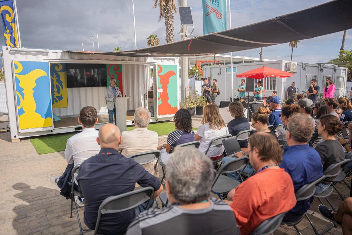 Jaume Collboni visita los equipos Youth y femenino de la Copa América