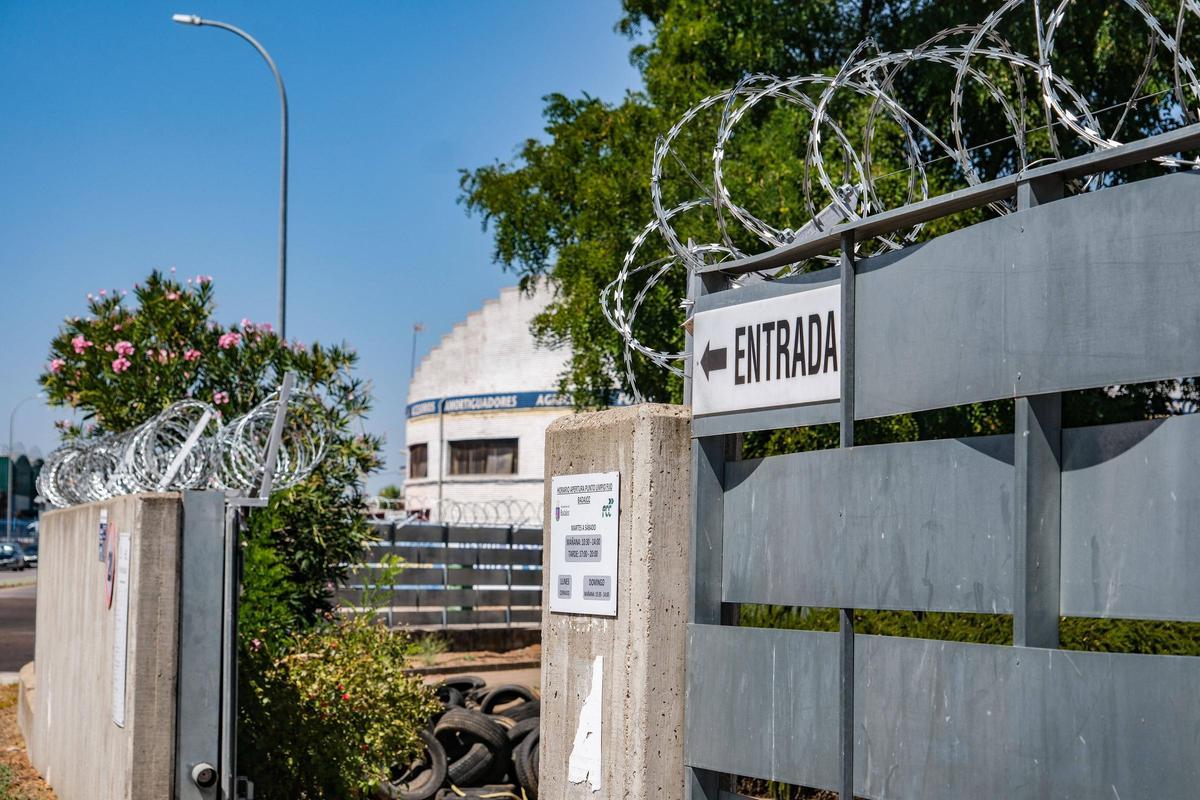 Entrada al único punto limpio de Badajoz, en el polígono industrial El Nevero.