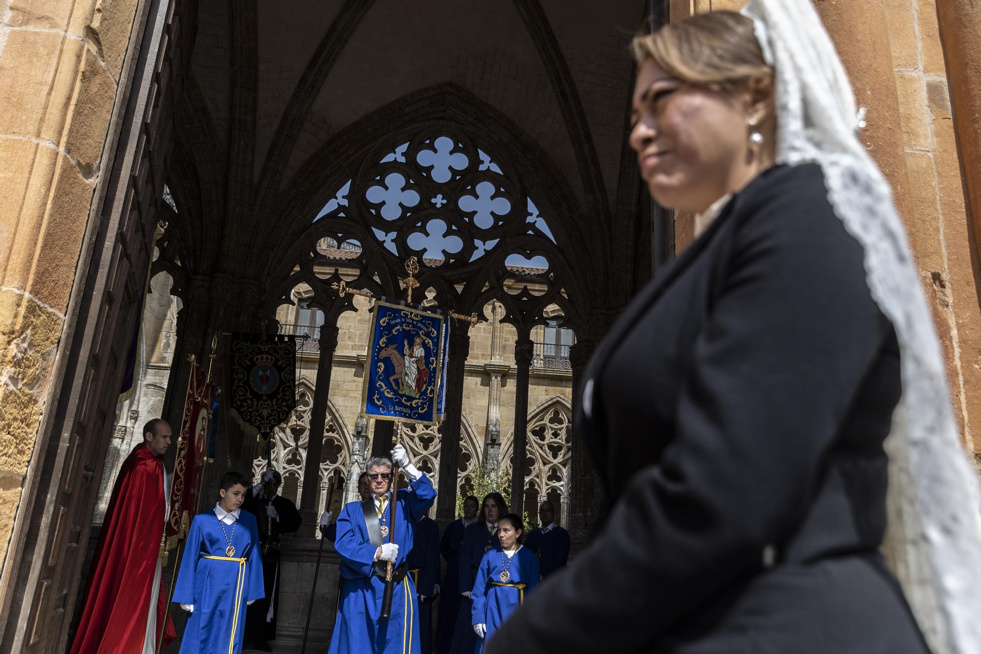 Oviedo despide a lo grande la Semana Santa: mira las fotos de la procesión del Resucitado