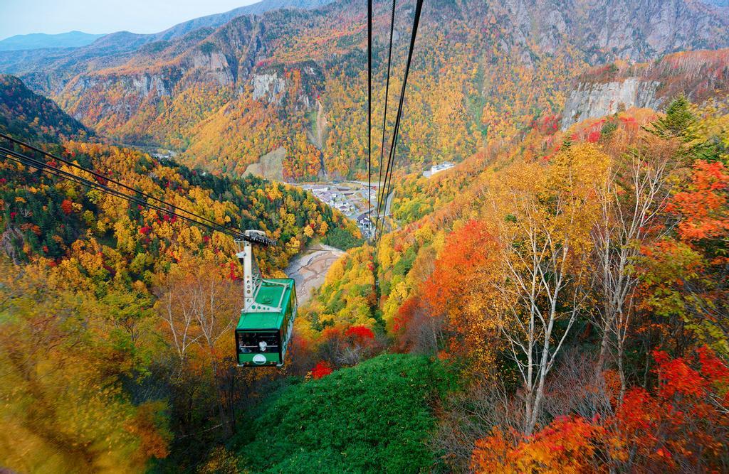 Vista desde el teleférico de Sounkyo Gorge en el Parque Nacional Daisetsuzan, Hokkaido