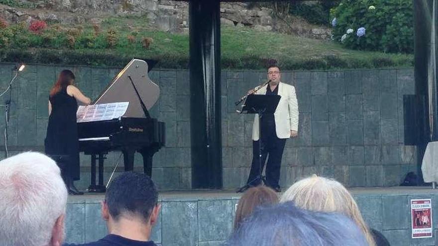 La pareja de artistas, durante el concierto. // FdV