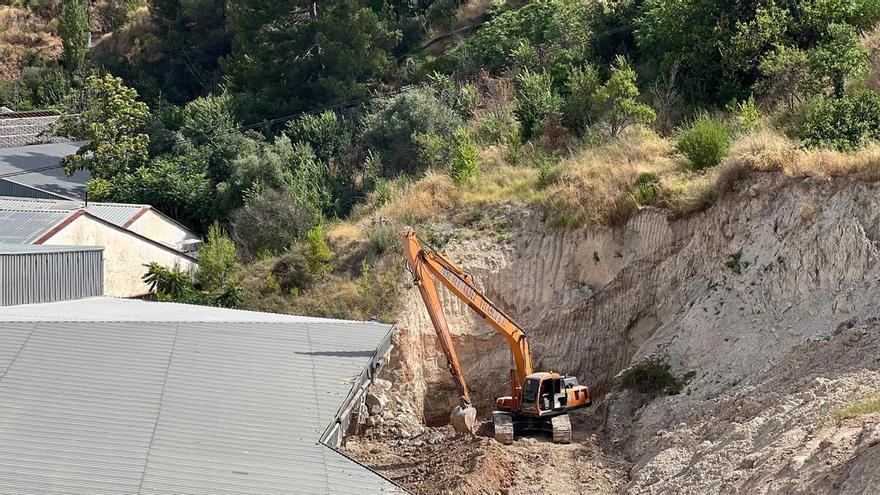 Alcoi reprén la construcció de l’accés al polígon Santiago Payà després d’un corriment de terres