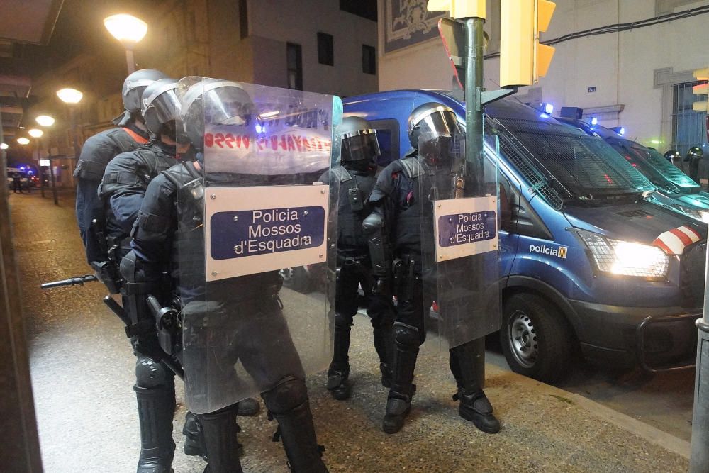 Unes 150 persones es manifesten a Girona sota el lema «Prou repressió, antiavalots dissolució»