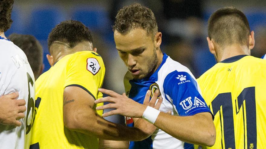 El defensa Pablo Íñiguez, el pasado domingo ante el Villarreal B.