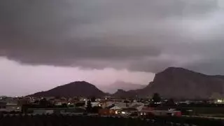 Aemet activa la alerta naranja en la Vega Baja por tormentas