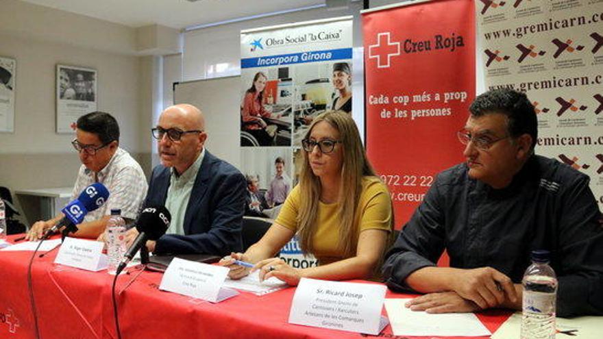 Un moment de la roda de premsa de presentació del curs d&#039;auxiliar de carnisseria del programa Incorpora