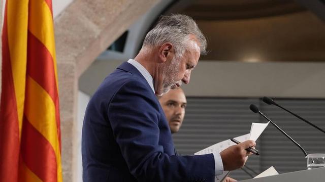 El ministre de Política Territorial, Ángel Víctor Torres, durant una roda de premsa amb el conseller de la Presidència, Albert Dalmau, el mes de juliol passat.