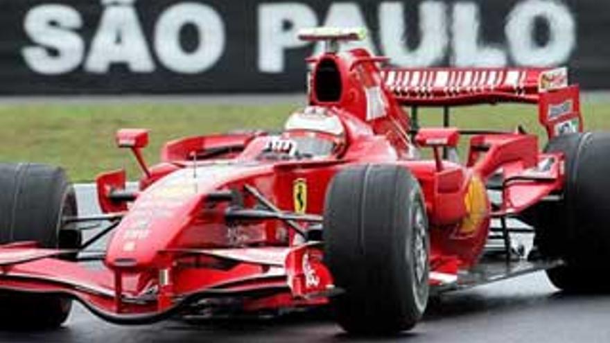 Los Ferrari dominan en Interlagos